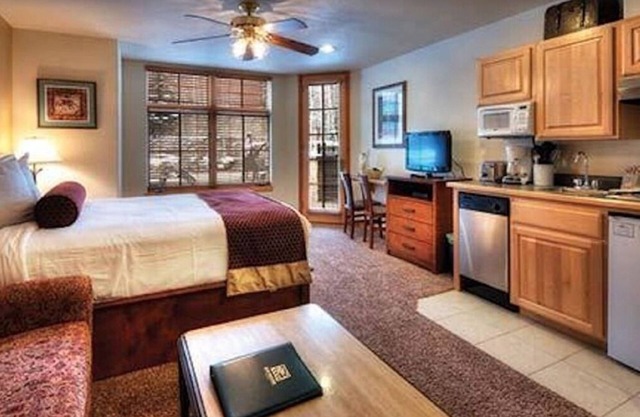 Ski-In/Ski-Out Grand Timber Lodge Retreat+Amenities, 2BD Suite, Sleeps 8