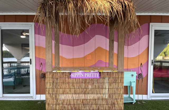 Skip the City- Bachelorette Lake House in So ILL!