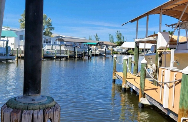 Skipper Lane on Salt Water Canal, Easy Gulf access