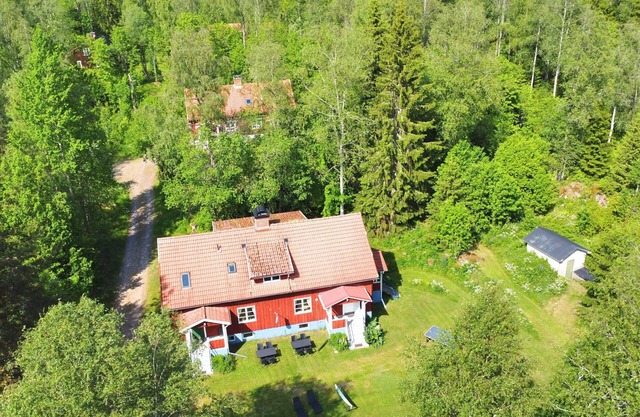 Skogstjärna - Holiday apartment in the forest with sauna & hot tub in Värmland