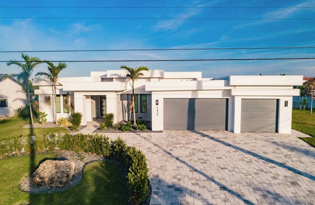Skyline Paradise Charming 5-bedroom house with WiFi and AC in lovely Cape Coral