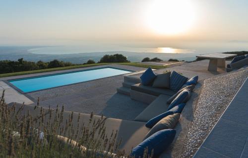 SKYLINE VILLA ESTATE The Luxury Mountain Experience