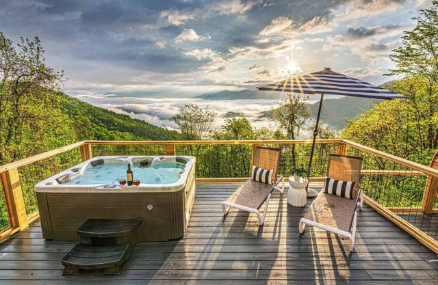 SkyLux by 5 Seasons Homestays