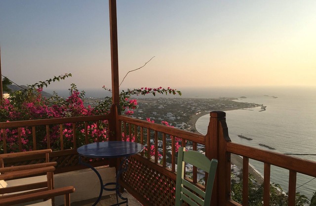 Skyros Village I Modern Greek vacation home on the rock with sea view