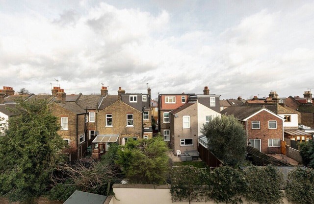 Skyvillion -Vineyard Court- Enfield 1Bed w/Balcony