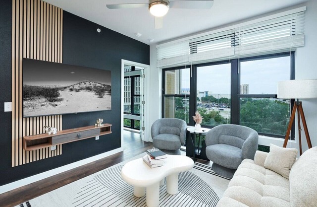 Sleek 1BR w/Gym, Parking Near Rvrwalk & Dome