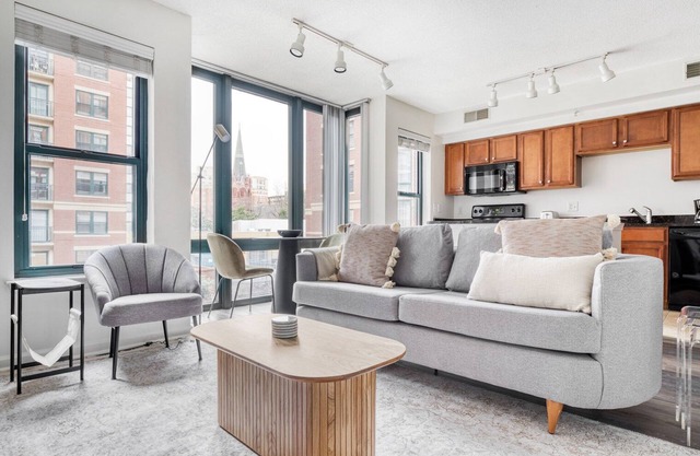 Sleek Logan Circle 1BR w/W/D, Gym & Pool, walk to Metro, by Blueground