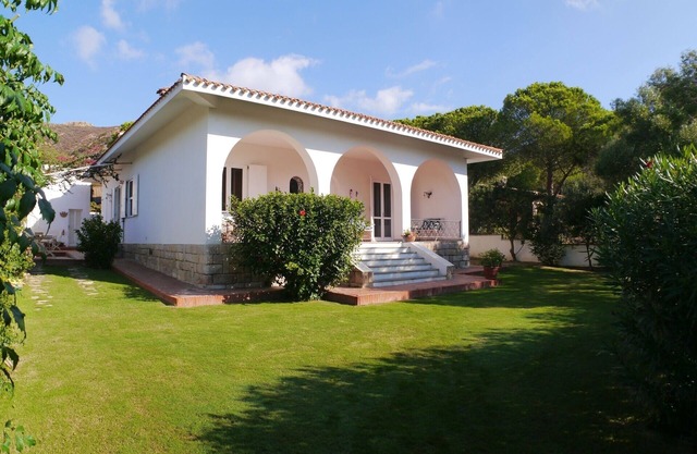 Sleeps 10 100 mt from Perdalonga beach. Wifi