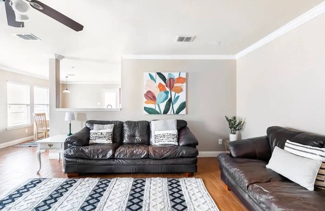 Sleeps 10*Pet Friendly*Kid Friendly*Near Dallas
