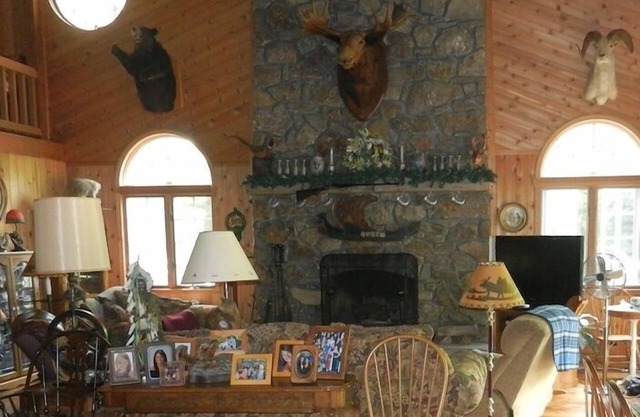 Sleeps 12! Fireplace/Pet Friendly/Pond for swimming! Very Private on 40 acres!