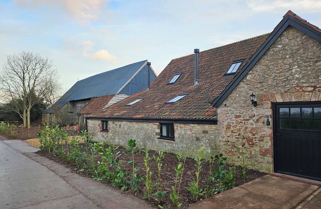 Sleeps 12, Stunning, Dog Friendly, Hot Tub, Rural