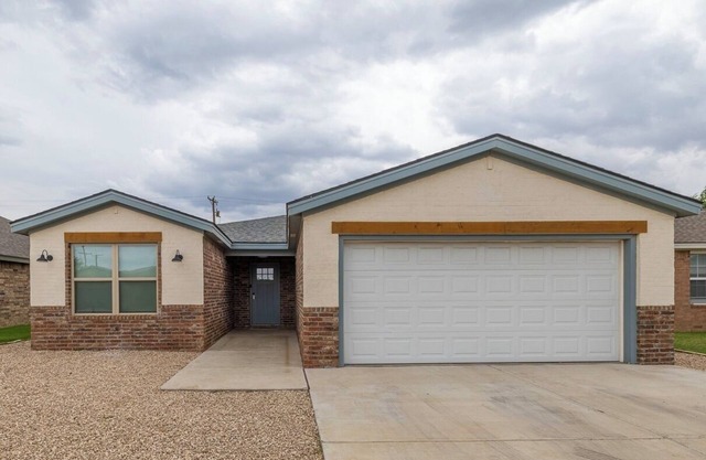 Sleeps 16! 2 Neighboring Homes w/Hot Tub