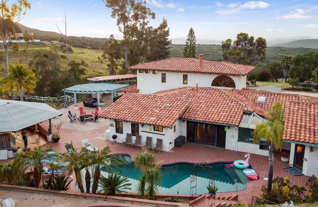 Sleeps 22 | Sun & Swim | Spanish Villa w/Hot Tub
