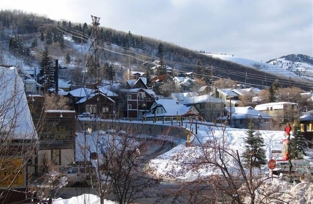 Slope Side-Old Town-Ski In/Out, Free Underground Parking, Newly Remodeled