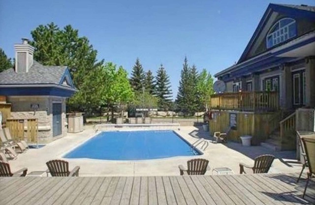 Slopeside Condo - Wifi, Linens/Towels, Ski In/Out