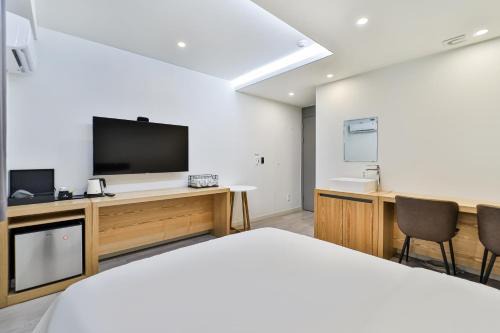 Sloth Hotel Busan Seomyeon
