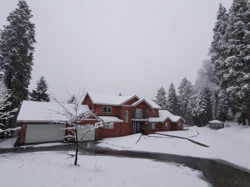 Sly Park, Rubicon Trail, Hot Tub, Pool Table