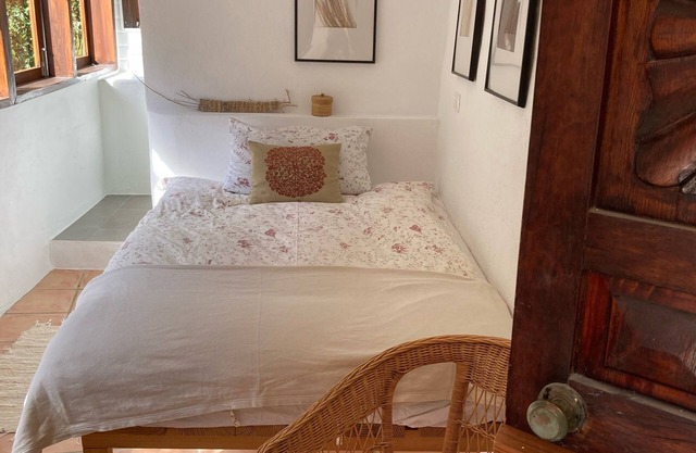 Small, pretty apartment on a finca, just 4 km from San Sebastián