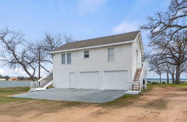 Small but cozy apartment style lakefront home on Buchanan Dam with great views!