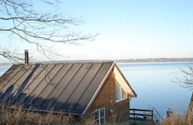 Small cottage directly to the beach in the beautiful scenery