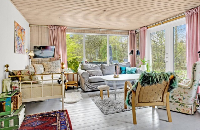 Small, cozy and well-equipped cottage on a large natural plot.