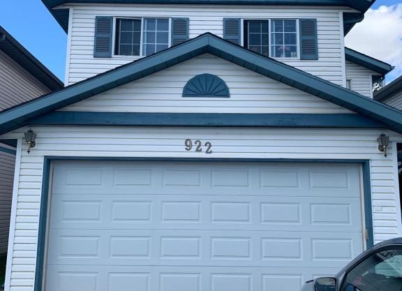 Small Private Basement Suite with own bathroom and share Laundry