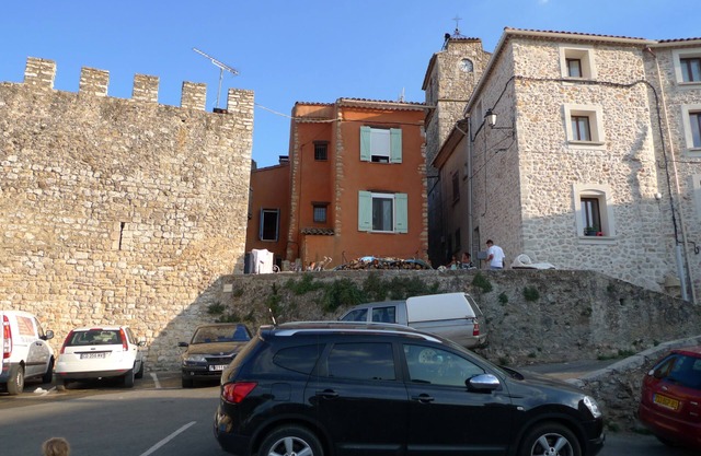 Small village house with terrace in Montmeyan
