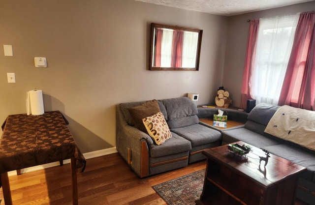 Small Welcoming Pet Friendly 1 bedroom Apartment
