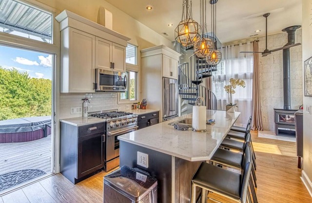 Smart Home, Hot Tub, direct Beach/Nat’l Park access, luxury amenities