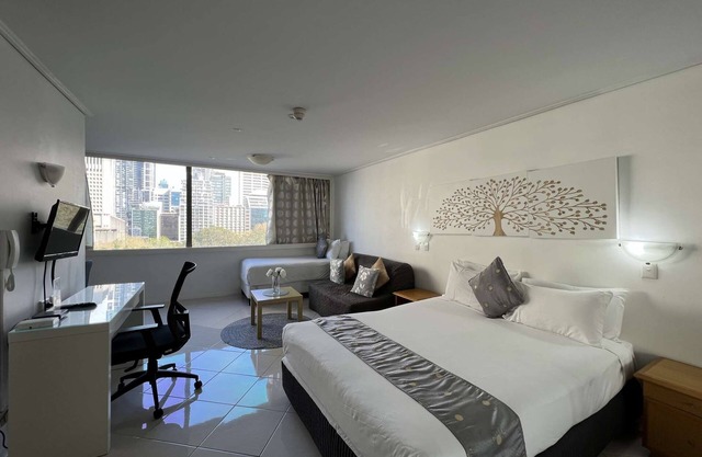 Smart Studio Sydney Hyde Park with City and Park Views