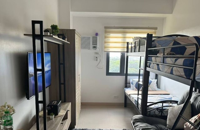 SMG Cozy Studio @ Green 2 - Wi-Fi, Netflix & Pool!