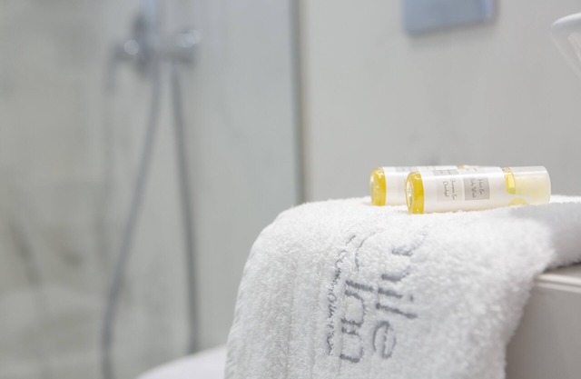 Smile Inn Luxury Accommodation nIn the center of Nidri, next to the sea