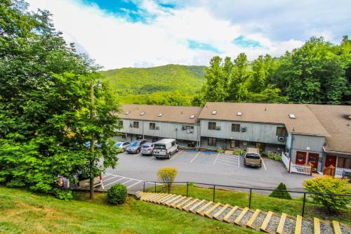 Smoketree Lodge