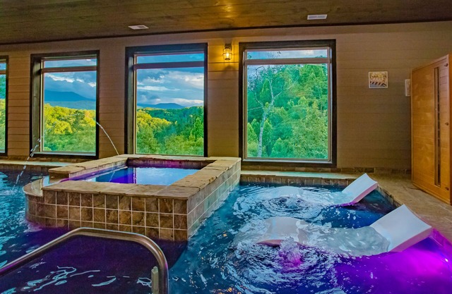 SMRetreat: SpectacularViews! Theater, Games, HotTub, Wifi, FirePit, Large Groups