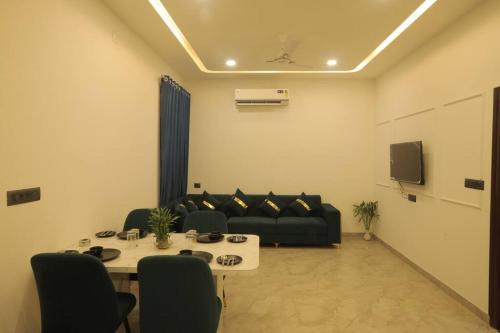 Snowdrop Home Luxury 2BHK Spacious Apt