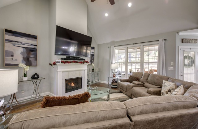 Soddy-Daisy Home w/Fireplace - Pets Welcome!
