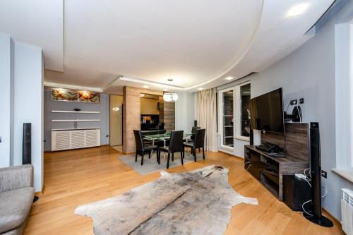 Sofia Luxury 3-Bed Penthouse Apartment Sleeps 6