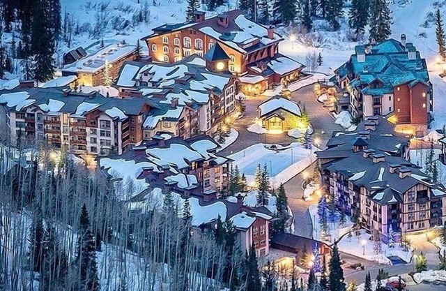 Solitude Luxury Condo. Free Parking. Clean. Ski in/out. Family Friendly