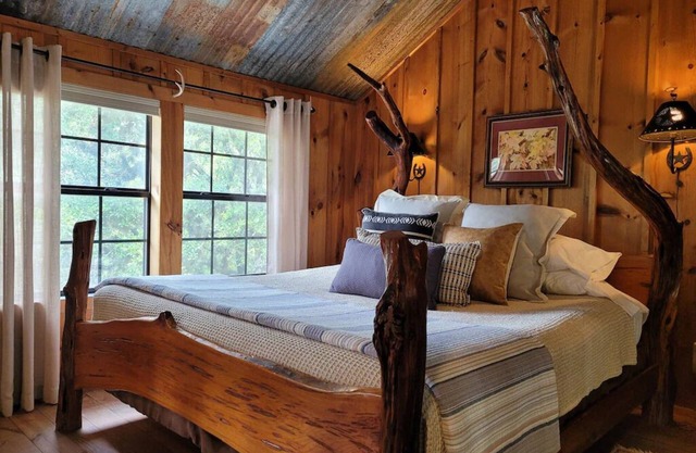 Solomon's Den - A Romantic Hill Country Escape