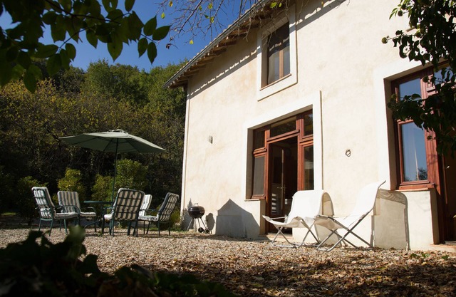 Sonnac: Secluded country cottage on large domaine