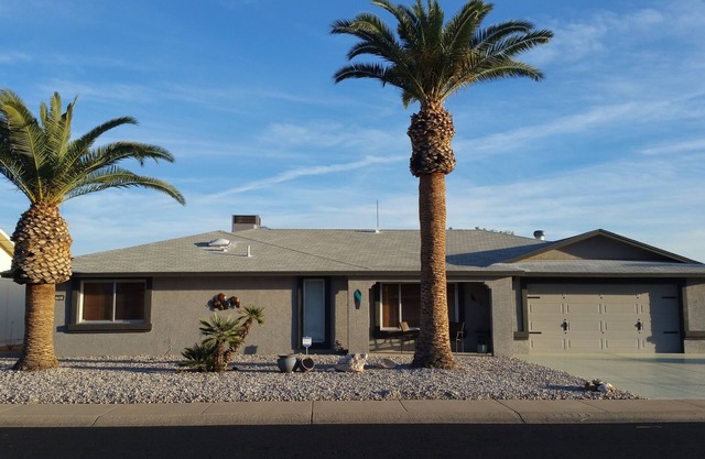 Sonnet Sunshine Retreat - Your Home Base in Sunny Sun City West!