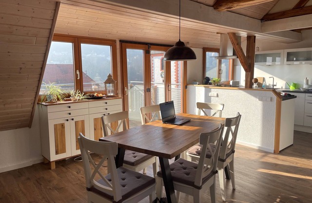 Sonniges Apartment am Alten Binauer Schloss -malerischer Ausblick auf den Neckar