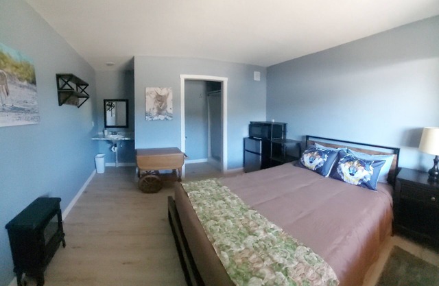 Soothing coyote-themed apartment with fitness room in Winston