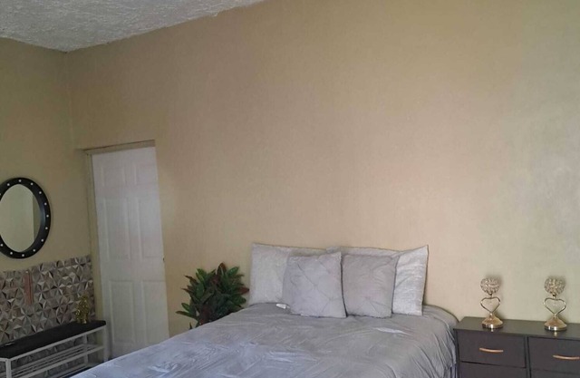 Soothing townhome with WiFi in charming Kingston