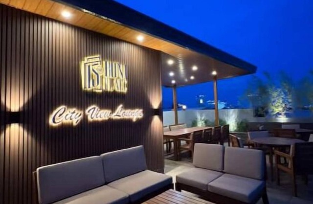 Sophisticated 2-Bedroom Luxury Smart Unit 203nn