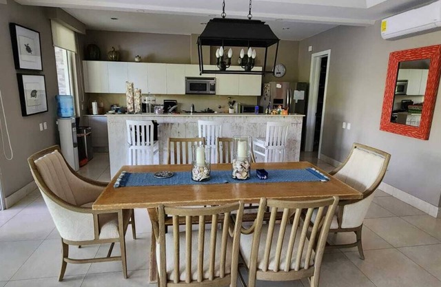 Sophisticated 3 br and private pool at Laguna