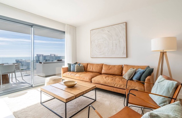 Sophisticated Two Bed Apartment in Pure South with Sea View