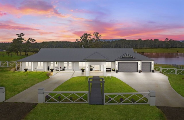 Soulful Grande Manor with mineral pool on private acres