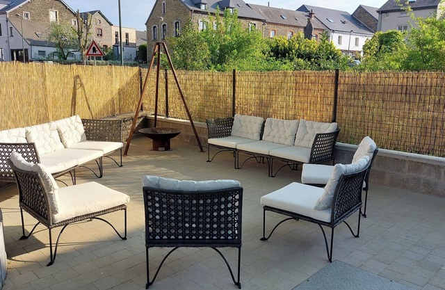 Sous le Charme. Large-capacity self-catering cottage (12-16 people)