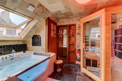 SOUS MON TOI Topdestination-Dijon - Sauna & jacuzzi - Classé 3 étoiles